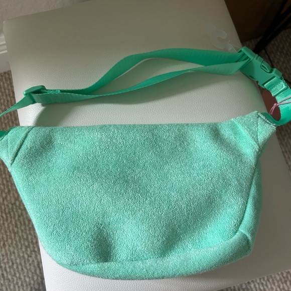 Stoney Clover Lane Terry Cloth Green
Fanny Pack Limited Edition Target - Picture 4 of 9